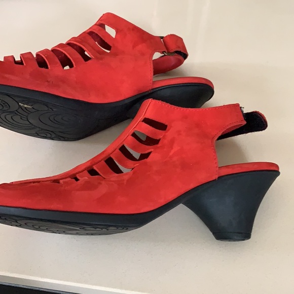 Arche sandals in leather. - Picture 2 of 3